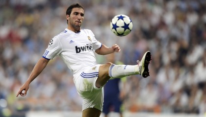 开云综合服务-《英雄联盟线上线下联动，全球总决赛盛大开启》，lol线上线下是什么意思